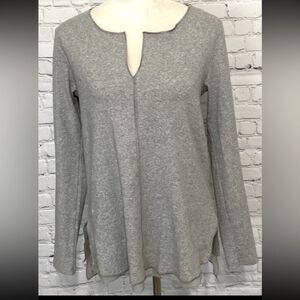 Lola & Sophie Sweater Shirt Women’s Size Medium Color Gray Long Sleeve V Neck